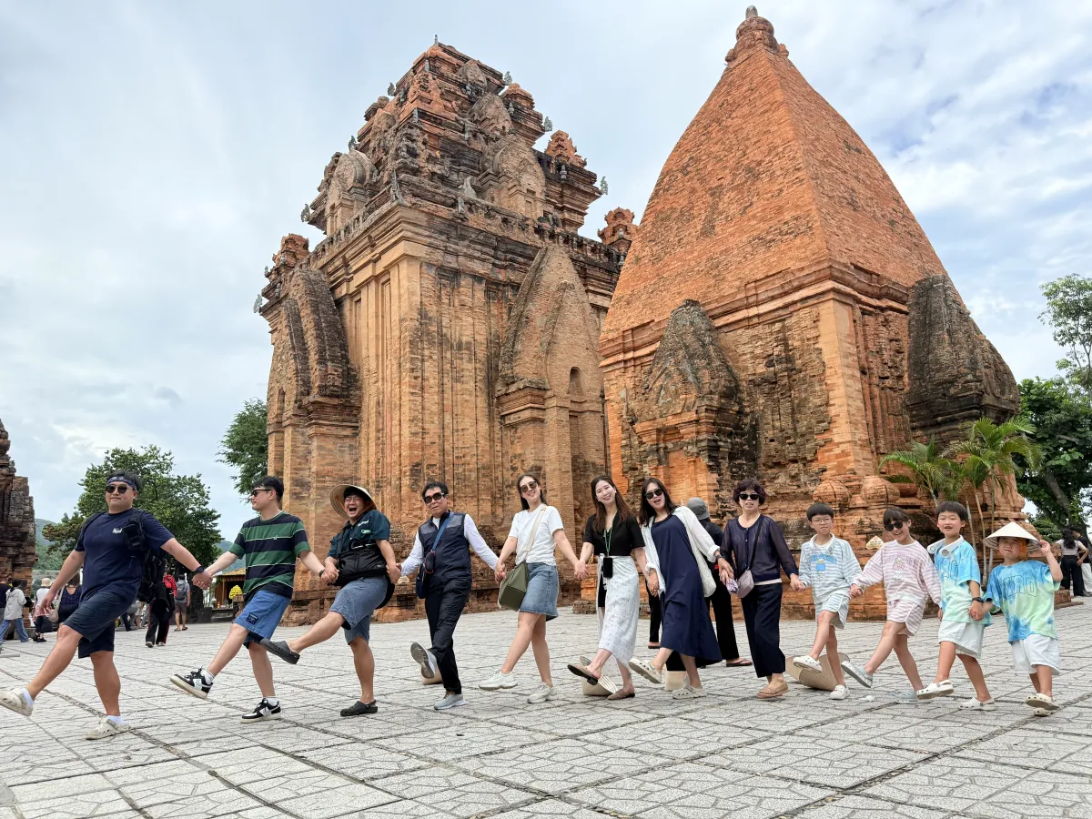가이드가 사진작가 역할까지! 탄 가이드와 3대가 함께한 나트랑 가족여행